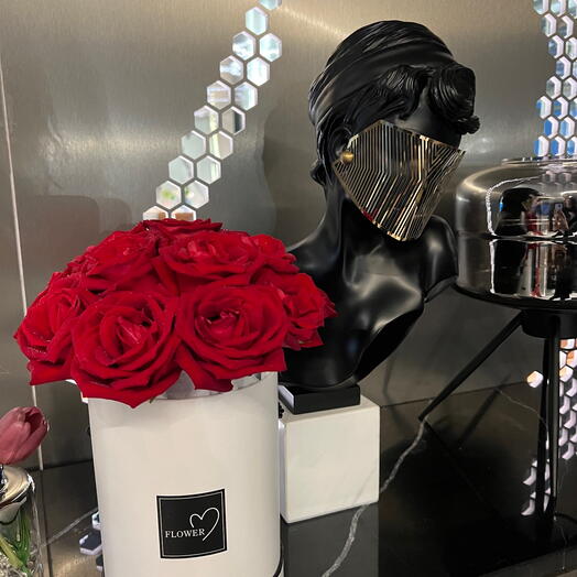 Red roses in the box