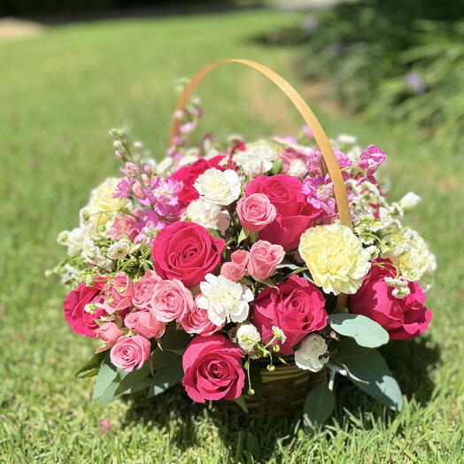 Flores en una cesta Floración Vibrante