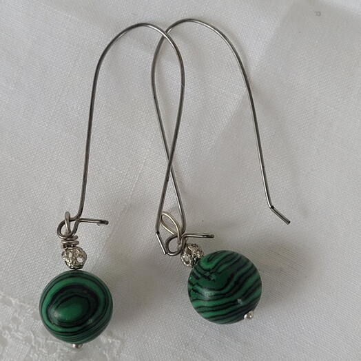 Valentina, Dangling earing