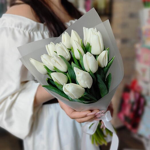 Букет из 15 белых тюльпанов