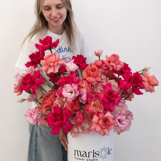 Caja Miami Blush - Rosas francesas, peonías, rosas de jardín, lisianthus, hortensias