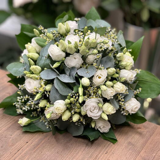 White weddig boquet
