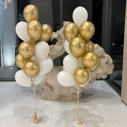 30 белых шаров и хромированные золотые