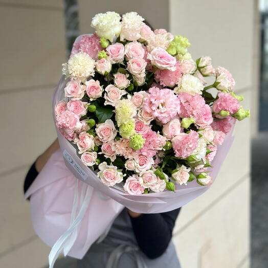 Bouquet eustoma and bush rose