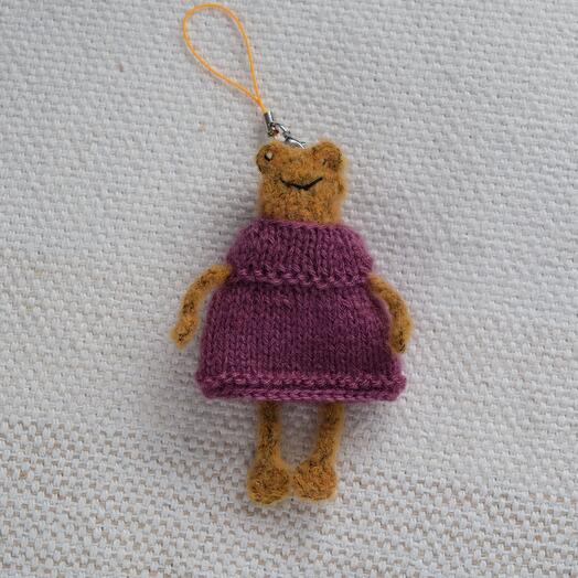 Keychain "Frog in a dress"