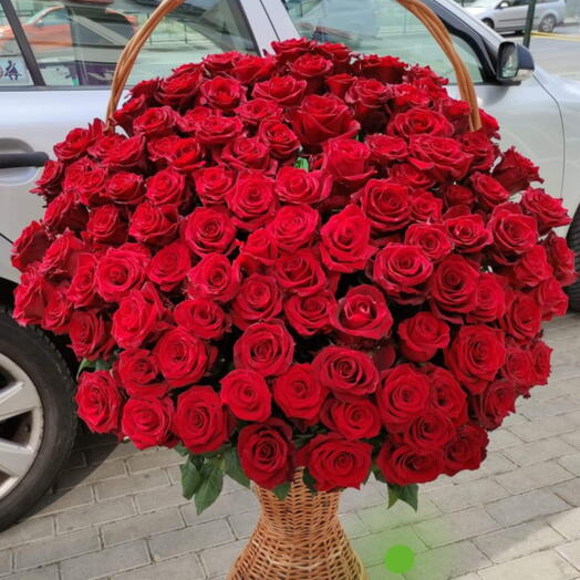 101 roż czerwonych w koszu