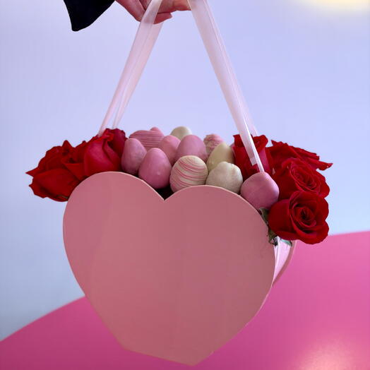 Luxury Rose   Belgian Chocolate Dipped Strawberry Gift Box – Pink Heart Box