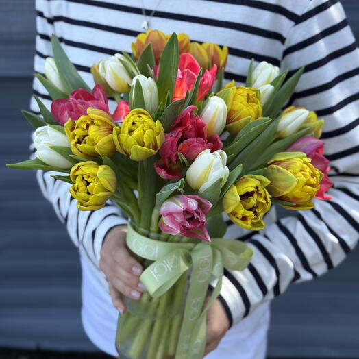 Tulip Mix in vase - Florist s Choice - 25 stems