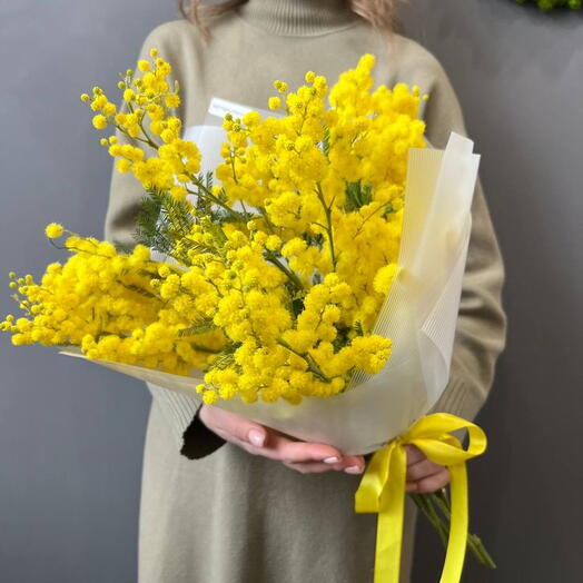 Авторский букет 3 веток мимозы