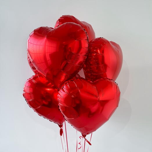 Red heart foil balloon bouquet