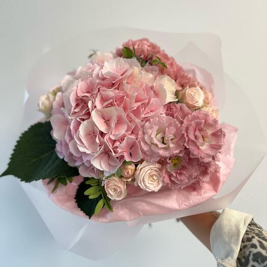 Bouquet: rose, hydrangea