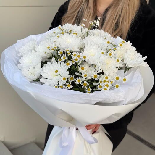 Авторский дуо букет хризантемы с ромашкой