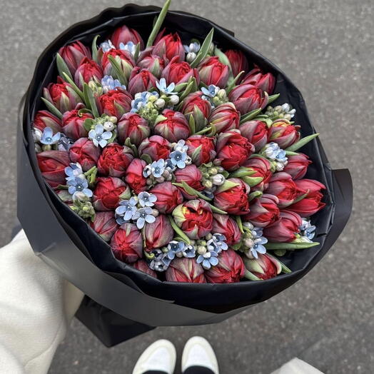 Авторский букет с тюльпанов и оксипеталума