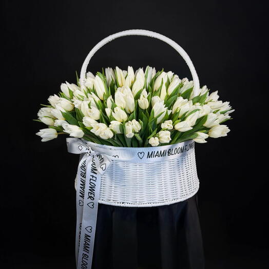Ведро премиальных белых тюльпанов