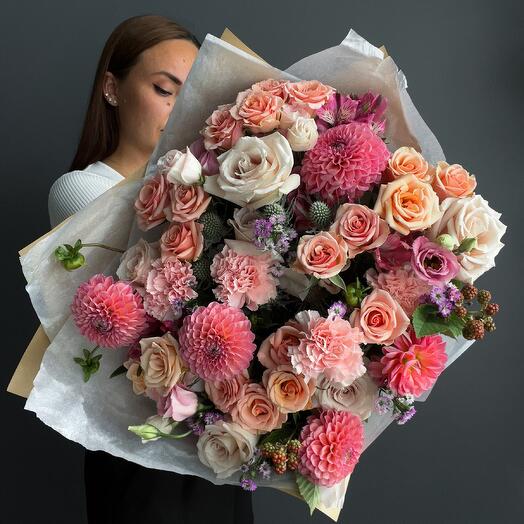 Fall 11 with dahlias and spray roses