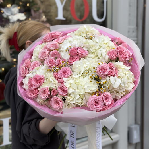 Sweet Candy L Size (hydrangeas , spray roses, chamomiles)