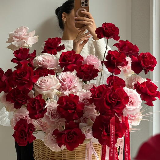 XL basket with French roses