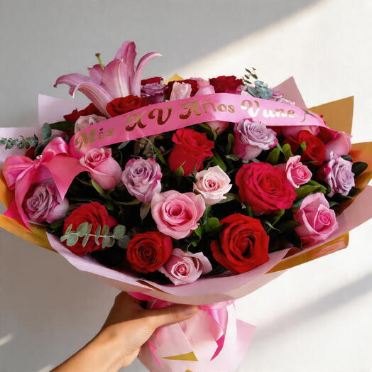 Ramo Premium de Rosas Combinadas con Cinta Personalizada – Bouquet Romantico Gigante