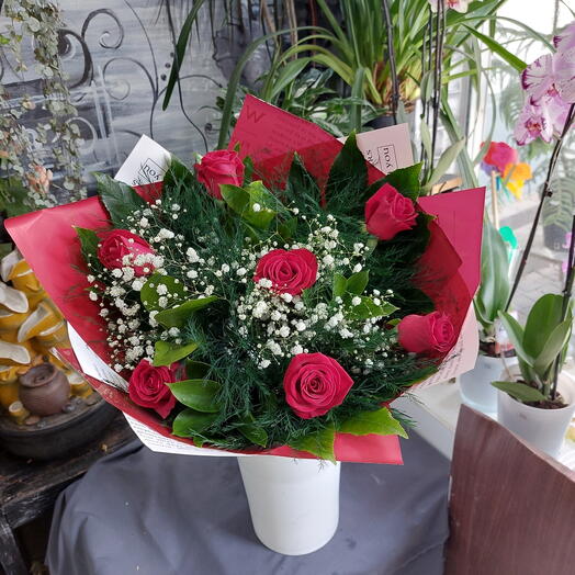 זר ורדים אדומים