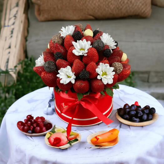 Strawberries and Ferrero – Fresh Strawberry Arrangement Gift Box