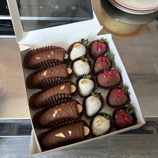 Strawberries and bananas in chocolate