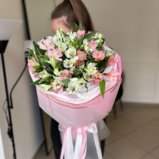 Букет с альстромерий