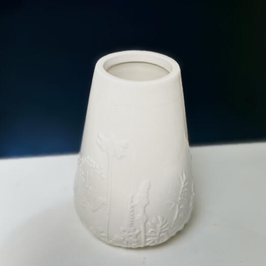 🥥 Small White Vase