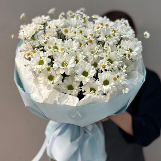 Авторский букет ромашек и ромашковой хризантемы