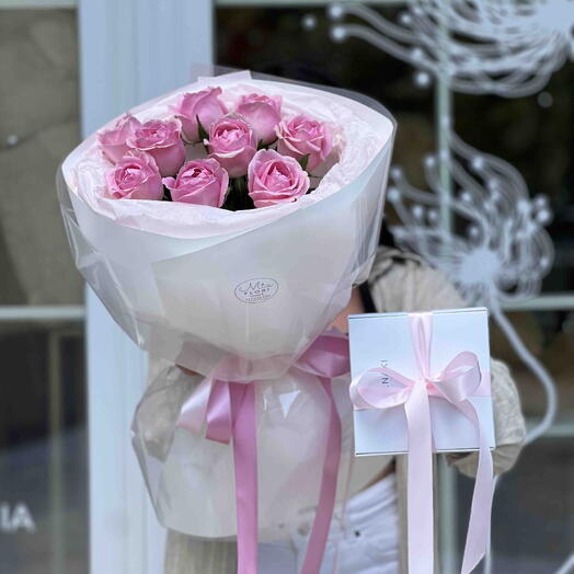 Букет розовых роз, печенье - "Аглая"