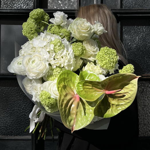 Viburnum, Ranunculus, Anturium