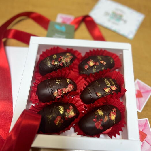 Dates in chocolate