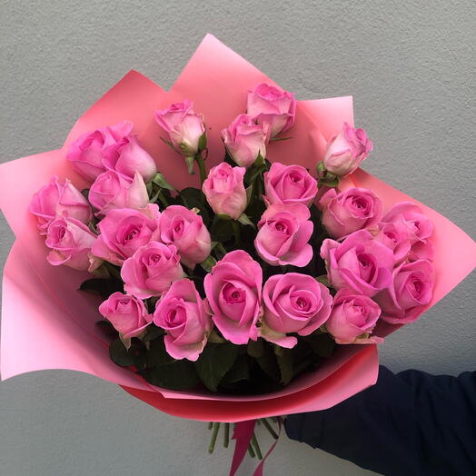 25 pink roses