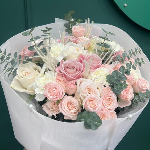 Blumenstrauss mit Rosen