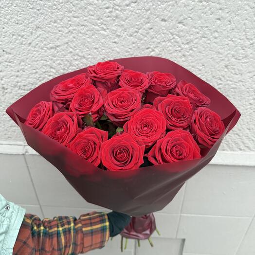 15 red roses