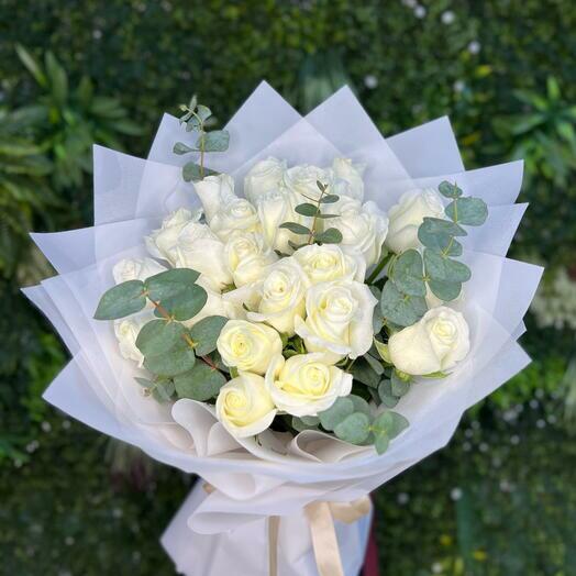 Beautiful white green rose bouquet