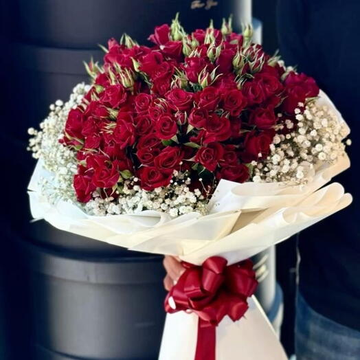 باقة العشق الفاخرة – ورد أحمر كبير بلمسة ملكية