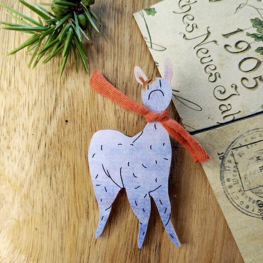 Brooch "Llama in a scarf"