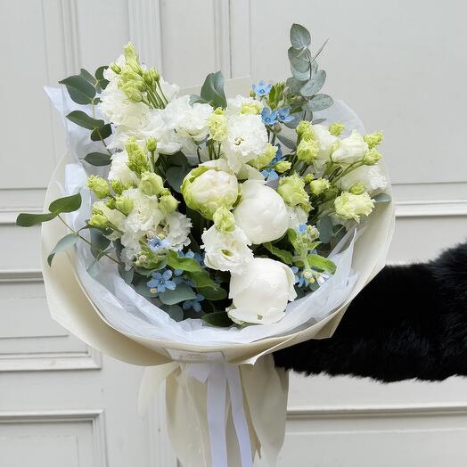 Premium white peonies mix