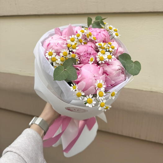 Pink peonies with daisies and eucalyptus