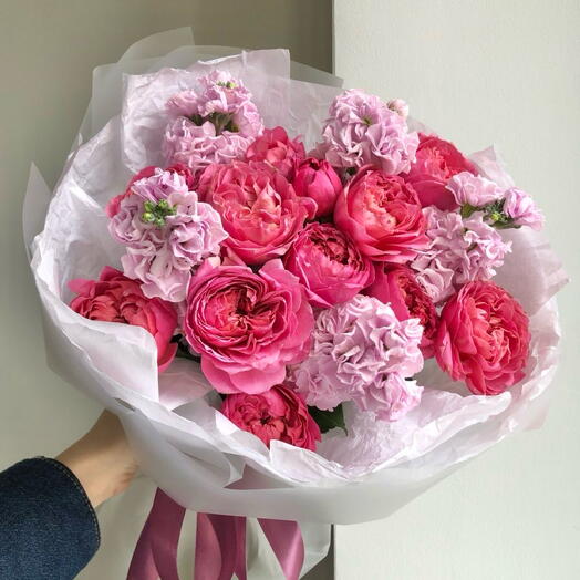 🌸Bouquet of spray roses and matthiola