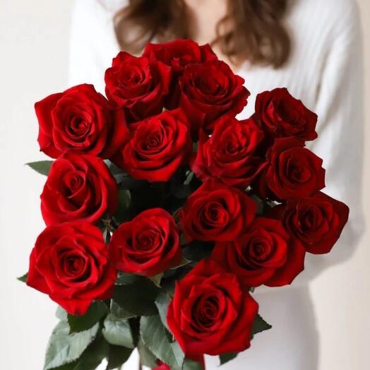 Красные розы под  ленту (15 шт)