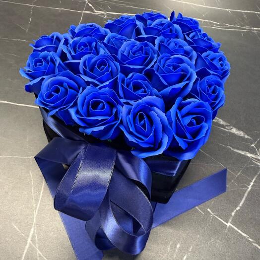 Мыльные синие розы в сердце