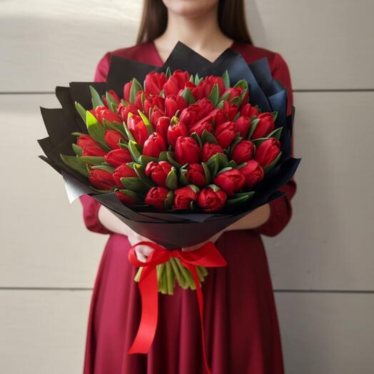 51 mono red tulips