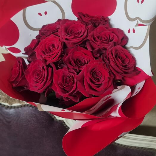12 rose rosse