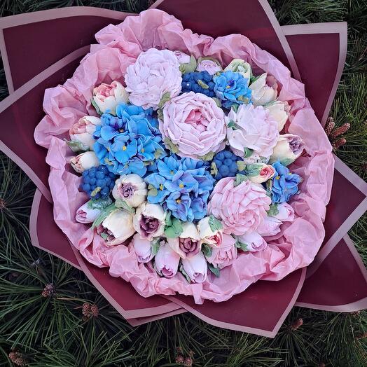 Summer bouquet of marshmallows