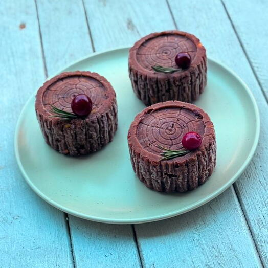 Set of "Pniak" cookies with dates, cranberries, chia