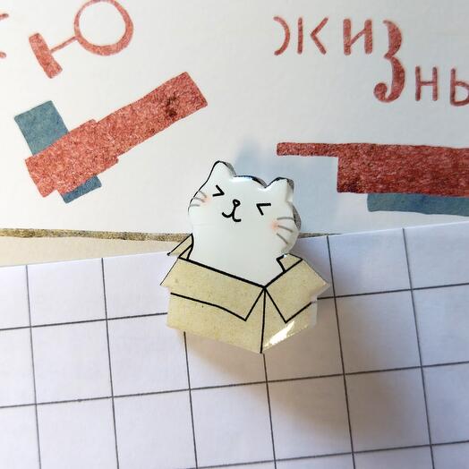 Brooch "Kitten in a box"