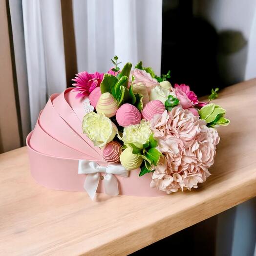 Cradle Bassinet Flower Gift Box with Chocolate-Covered Strawberries
