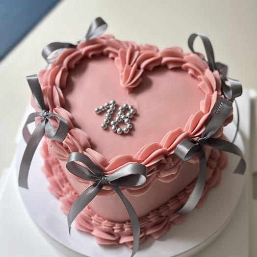 Cake size S Lambeth wit Grey bows