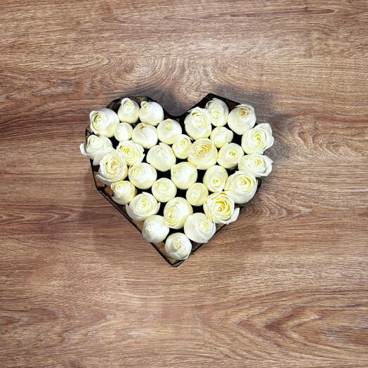 Caja de corazon con rosas blancas